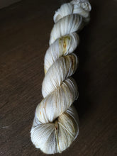 Load image into Gallery viewer, Lanterns in the Snow