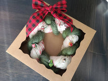 Load image into Gallery viewer, Holiday Yarn Wreath knit gift set