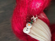 Load image into Gallery viewer, Holiday Yarn Wreath knit gift set