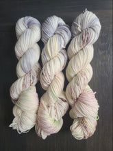 Load image into Gallery viewer, Earl Grey Roses