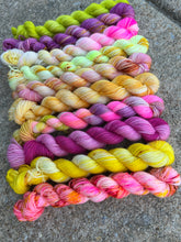 Load image into Gallery viewer, Darling Dahlia Bouquet minis