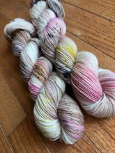 Load image into Gallery viewer, Photobooth Kisses single skein