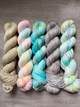 Load image into Gallery viewer, Shawlography 5 skein kits