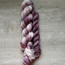 Load image into Gallery viewer, Snowy’s Sundae kitty cup sock set