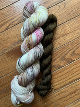 Load image into Gallery viewer, Photobooth Kisses Sock Set